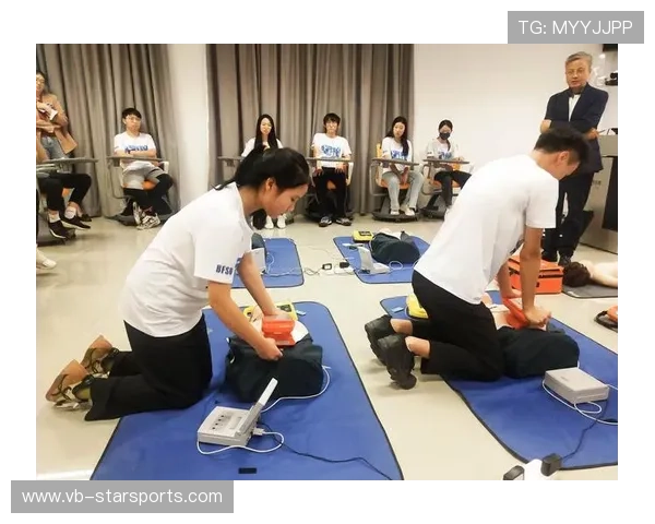 国际拳击裁判在培训中加入伦理、法律与医学常识并开展实战演练
